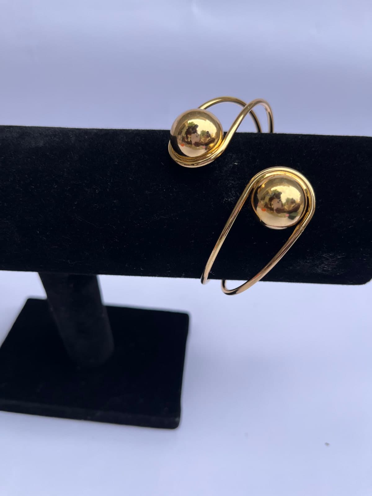 Gold fashion bangle