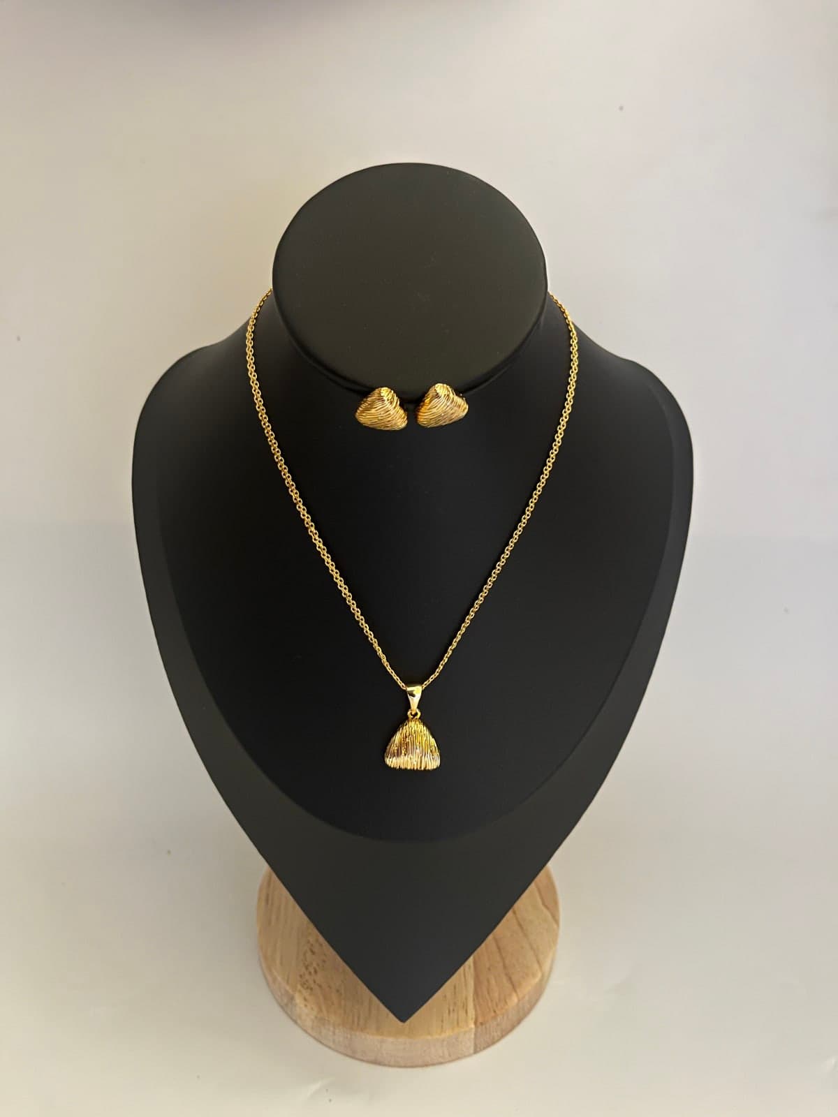 Gold Replica Necklace set